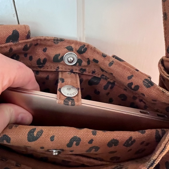 RARE BAGGU cheetah print laptop duck bag! - Picture 3 of 6